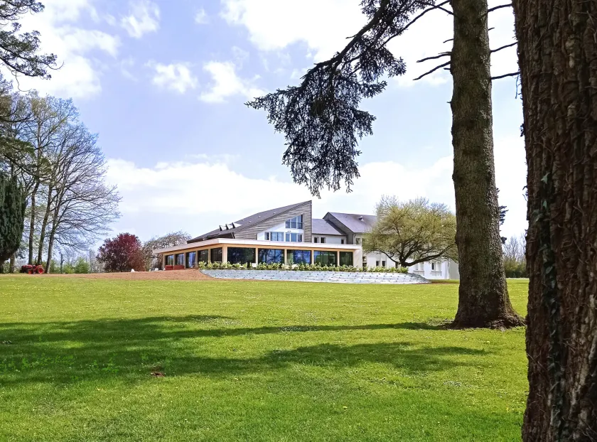 Hôtel le Corbusson Laval Ouest - Image 1