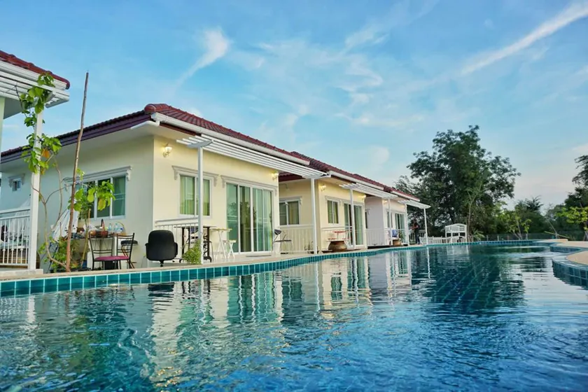Sky and water resort - Image 1