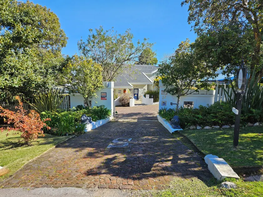 Stannards Guest Lodge 4 Star B&B, Knysna - Image 1