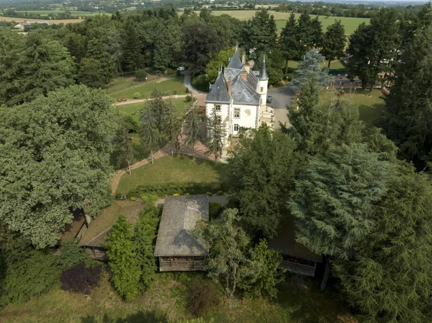 Château Du Boisniard Hôtel Chambretaud - Image 1