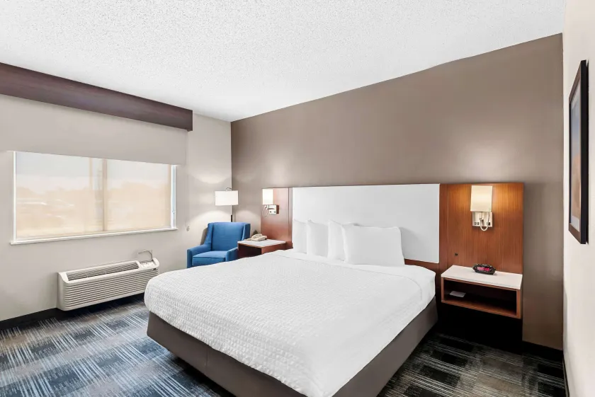 Best Western Ottumwa Inn & Suites - Image 1