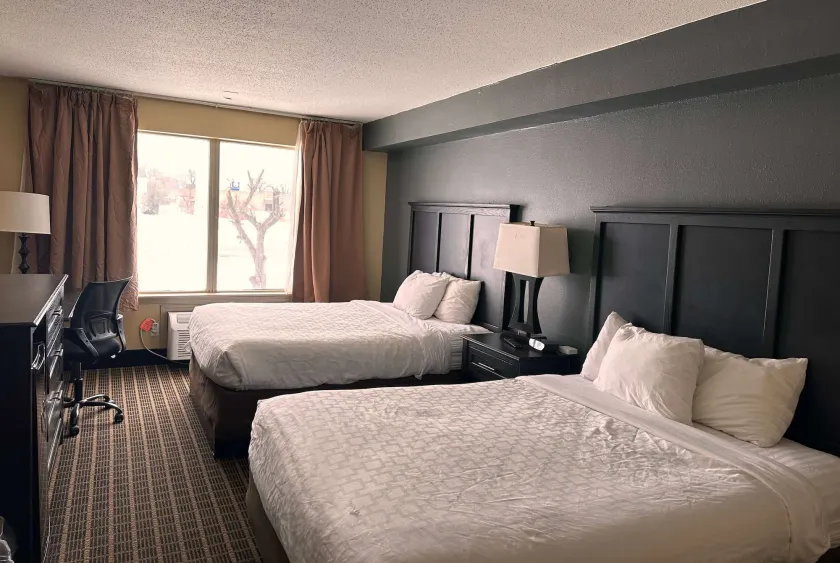 Days Inn & Suites by Wyndham Norton Shores/Muskegon - Image 1