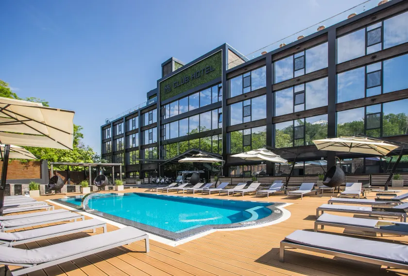 M1 Club Hotel - Image 1
