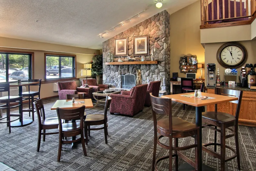Blossom Hotel & Suites Traverse City - Lobby