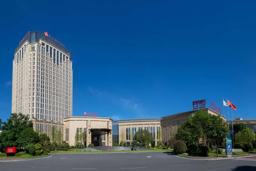 Ramada Yiyang Taojiang - Image 1