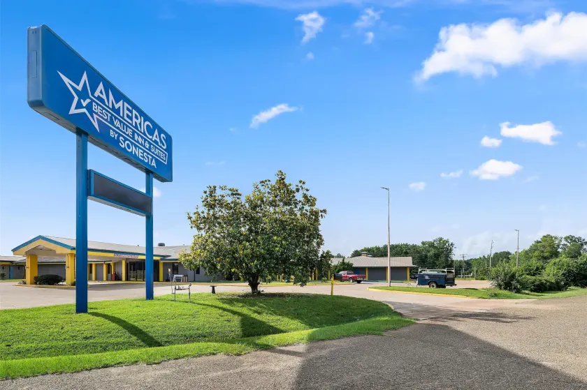America's Best Value Inn and Suites - Image 1