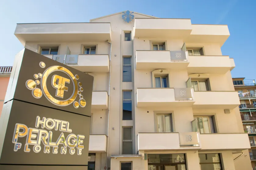 Hotel Perlage Florence -with Private Parking & Fast Wifi - Image 1