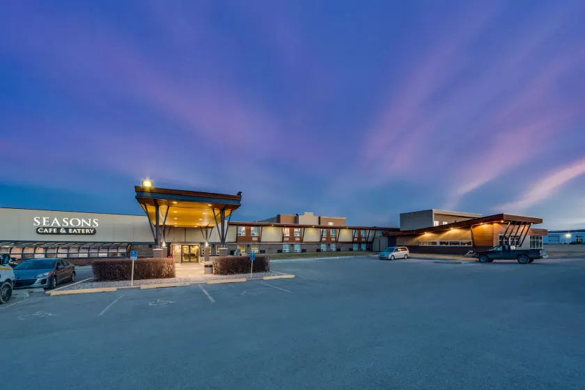 Heritage Inn Hotel & Convention Centre - Pincher Creek - Image 1