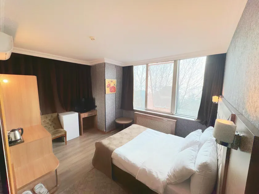Lounge Hotel - Image 1