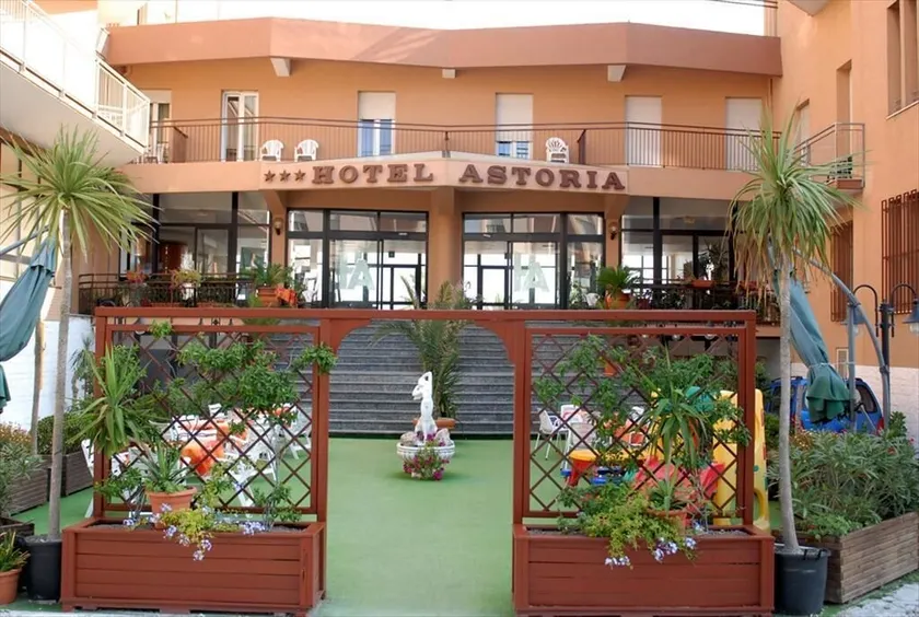 Hotel Astoria - Image 1