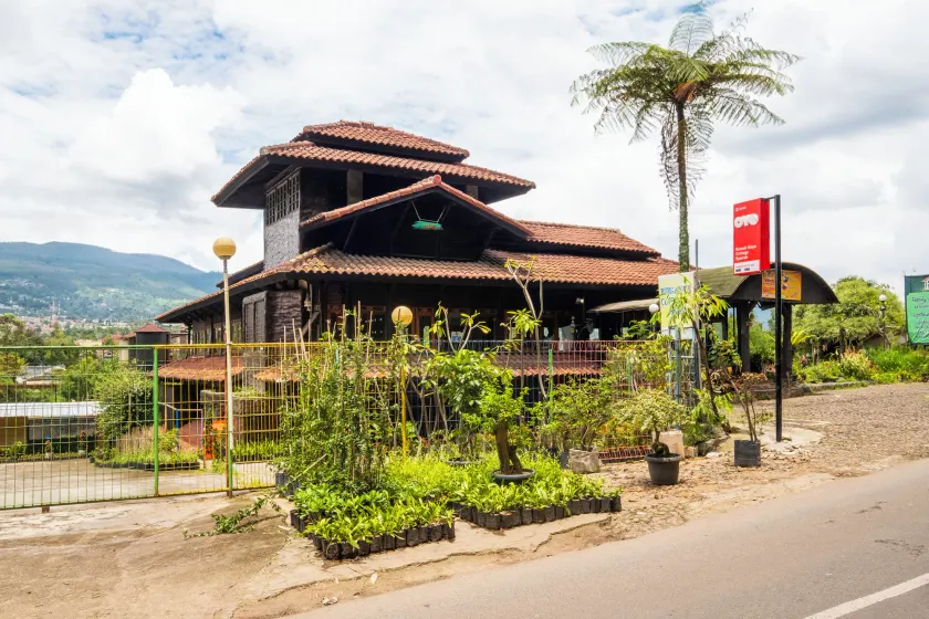 Cottage Syariah GS Rumah Kayu Bandung - Image 1