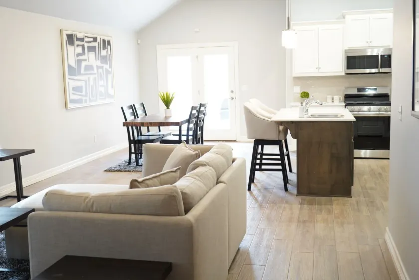 The Cosmopolitan Modern, Cozy, New 3bedroom Home - Image 1