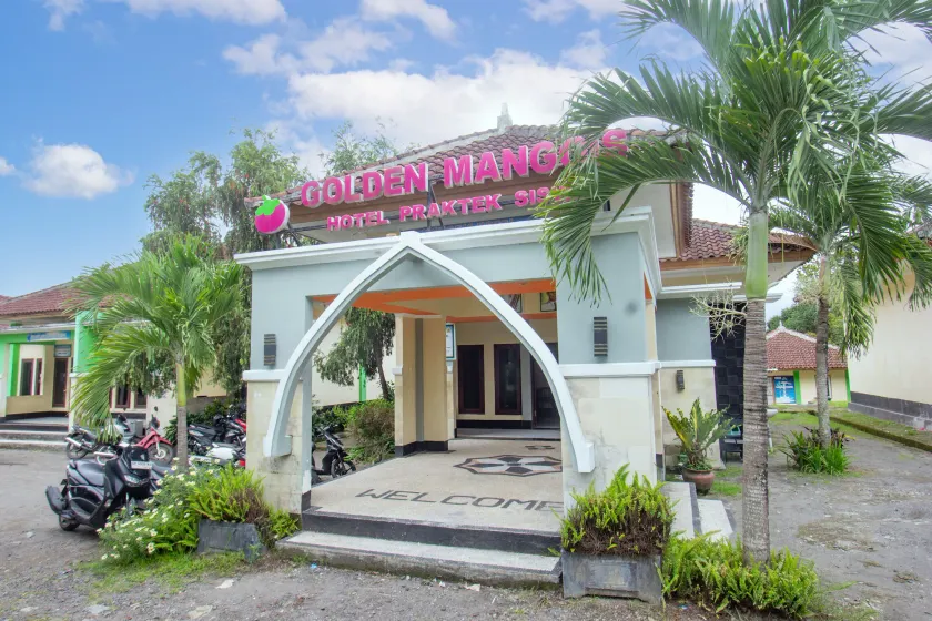 Capital O 93391 Golden Manggis Hotel Near SMKN 1 Lingsar - Image 1