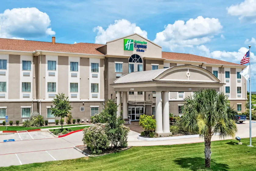 Holiday Inn Express & Suites Cotulla by IHG - Image 1