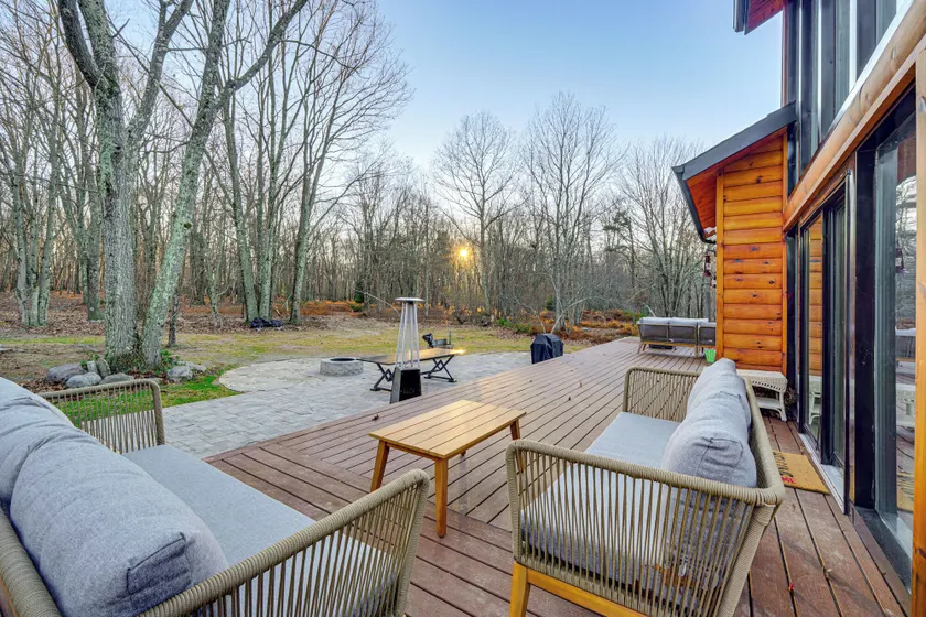 6BR Escape · Spa, Ski Hike, Fire Pit & Relax - Image 1