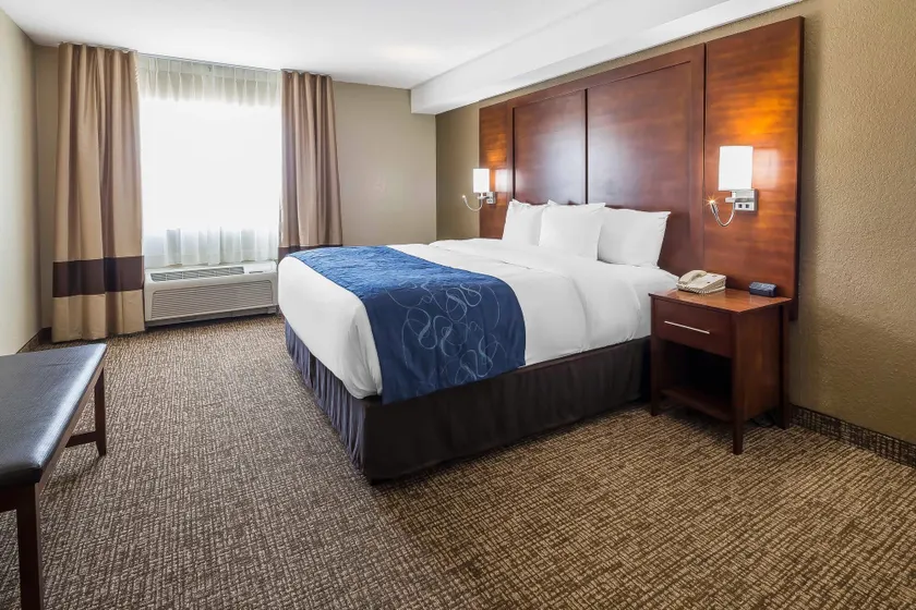 Comfort Suites El Paso Airport - Image 1