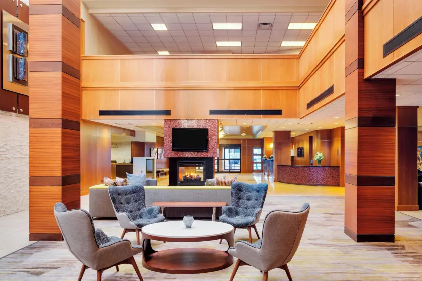 Courtyard by Marriott Boston Logan Airport - Image 1