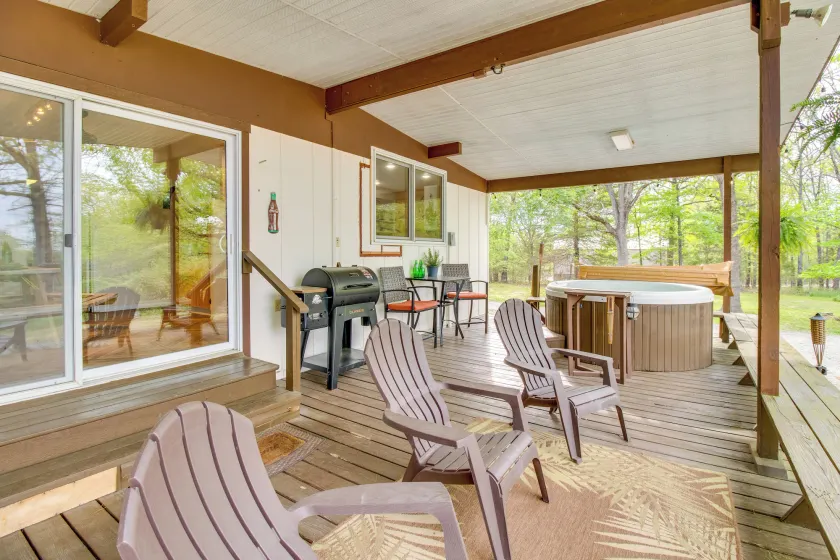 Group Getaway by Norfolk Lake! Soak, Play & Unwind - Image 1