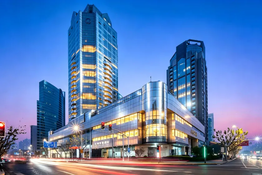Shanghai QILU Hotel - Image 1