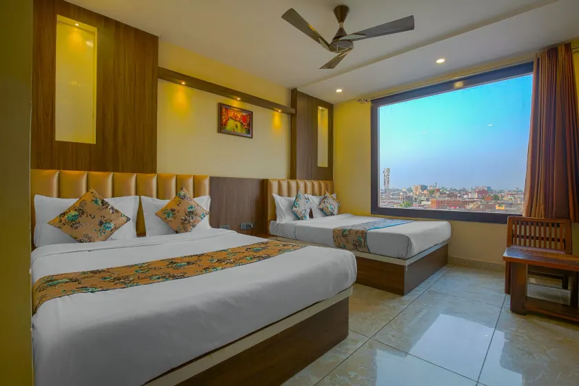 Hotel Crown, Near Golden temple - Image 1