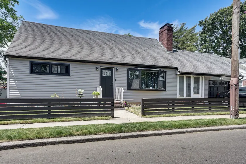 Work & Play in Baldwin! Cozy Apartment w/ Grill - Image 1
