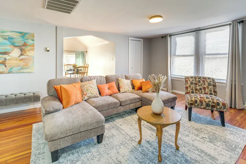 Walk to Coventry Village: Charming Top-floor Unit! - Image 1