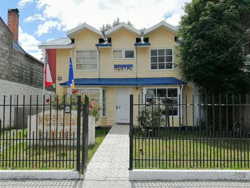 Refugio Bulnes Hostal - Image 1