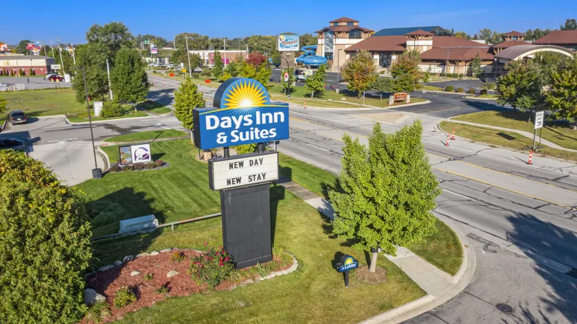 Days Inn & Suites by Wyndham Mt Pleasant - Image 1