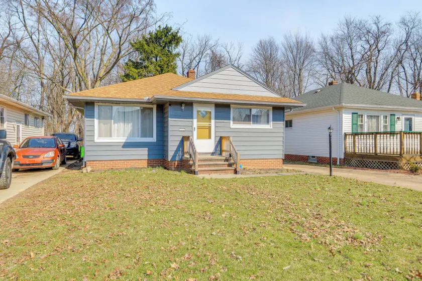 8 Mi to Dtwn Cleveland: Quiet Home w/ Fenced Yard - Image 1