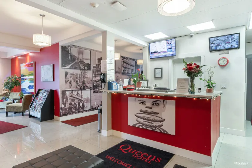Queens Hotel - Image 1