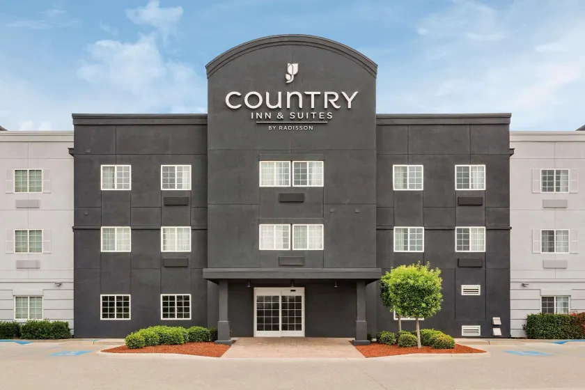Country Inn & Suites by Radisson, Shreveport-Airport, LA - Image 1