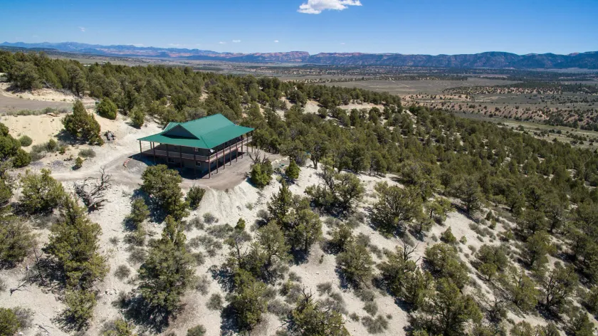 Ridgetop Hideaway - Image 1