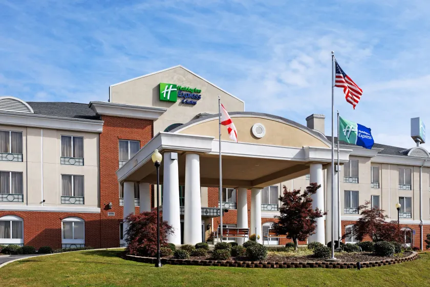 Holiday Inn Express Hotel & Suites Cullman by IHG - Image 1