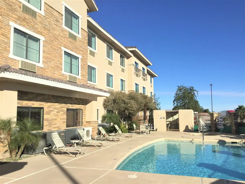 Comfort Inn and Suites Yuma I-8 - Image 1