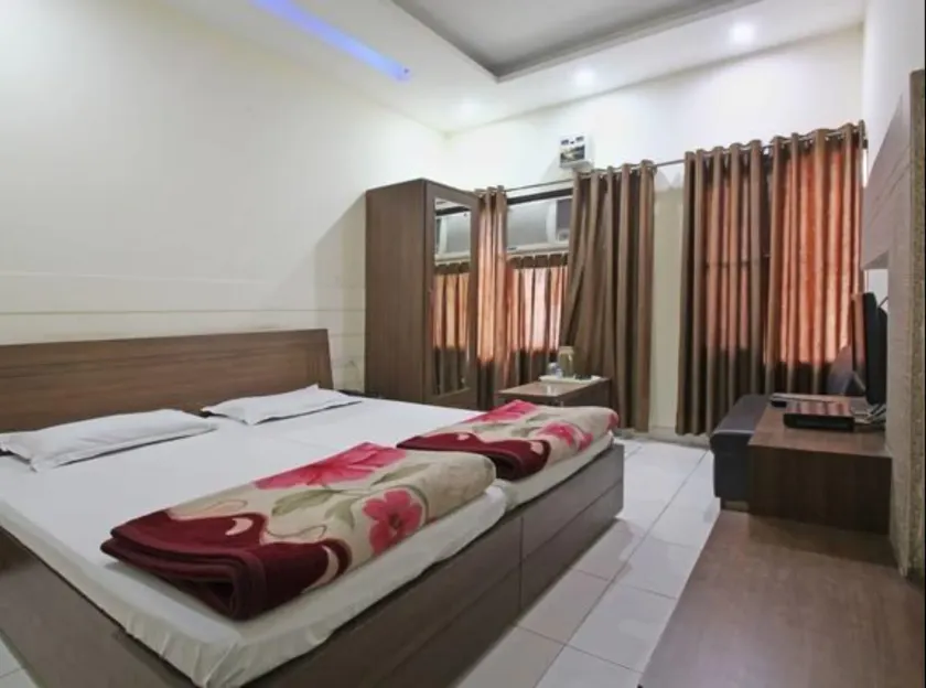 Hotel Maharaja - Image 1