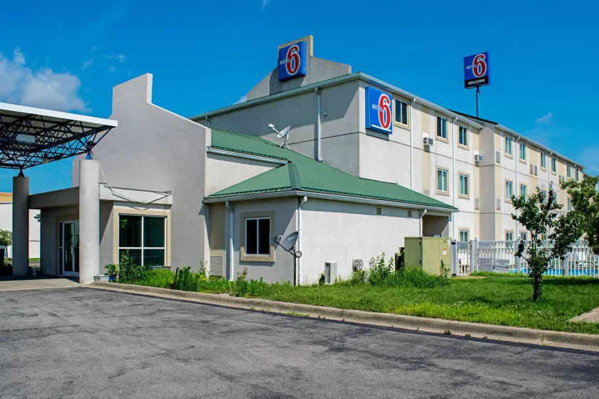 Motel 6-Seymour, IN - North - Image 1