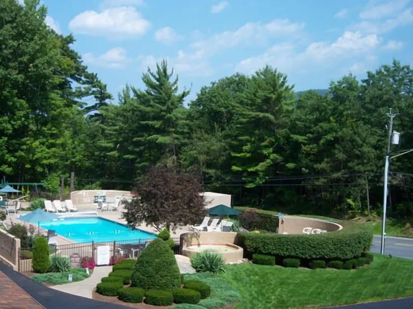 Tall Pines Motel - Image 1