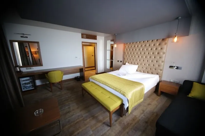 Peronti Hotel - Image 1