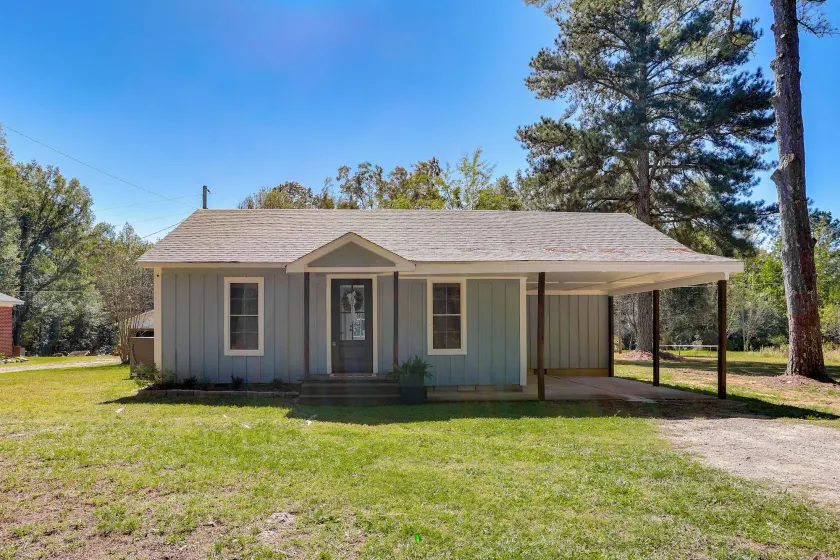 10 Mi to Tennessee River: Blue Willow-themed Home - Image 1