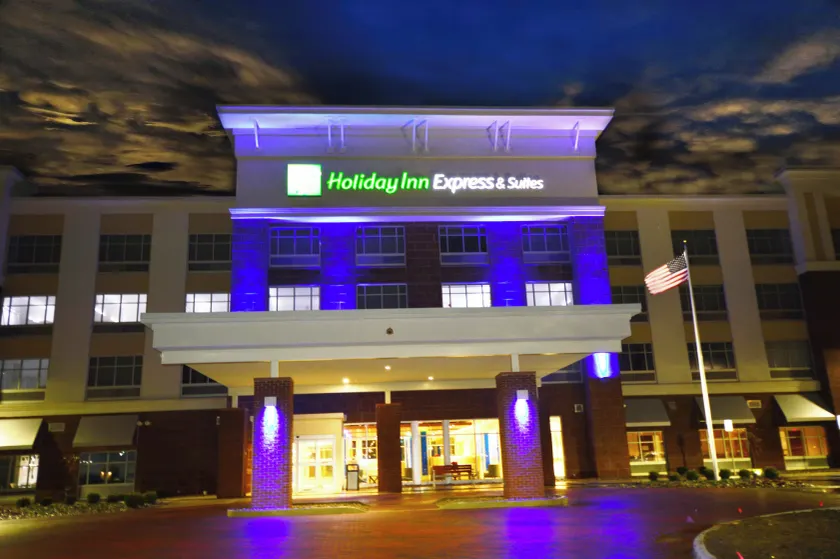 Holiday Inn Express & Suites Toledo South - Perrysburg by IHG - Image 1