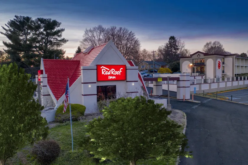 Red Roof Inn Warrenton - Image 1