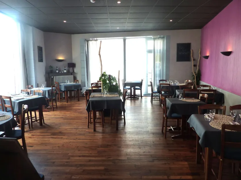 Au Cheval Blanc - Image 1