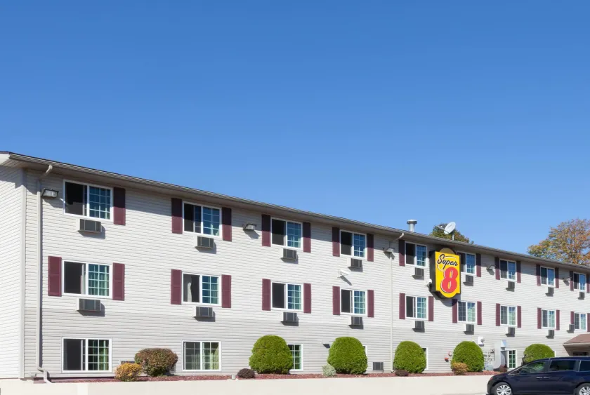 Super 8 by Wyndham Johnstown/Gloversville - Image 1
