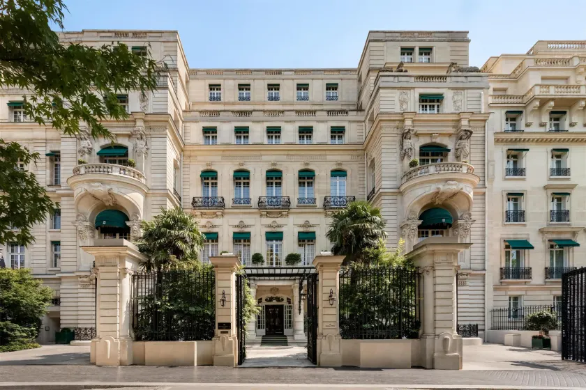 Shangri-La Hotel Paris - Image 1