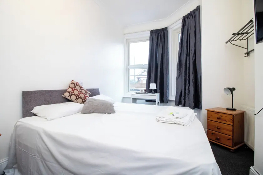 Pebbles guest house - Image 1