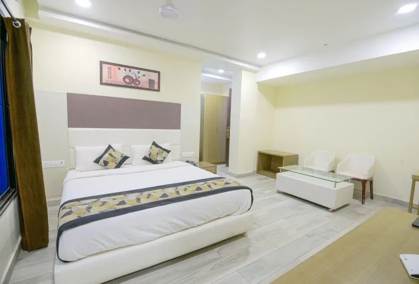 Hotel Pal Residency - Image 1