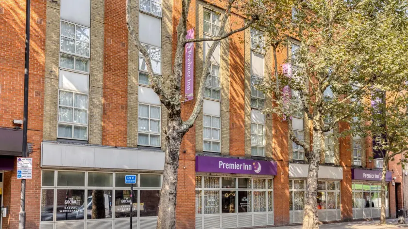 Premier Inn London Tower Bridge - Image 1