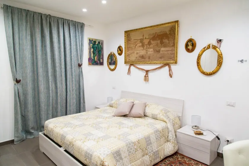 Primera casa posillipo - Image 1