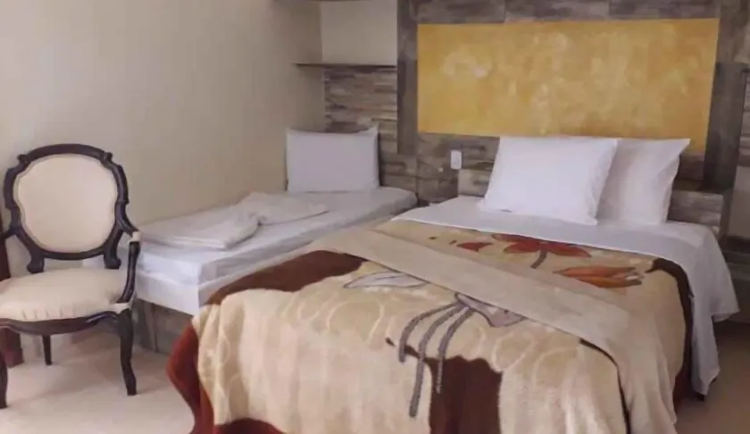 Hotel Avenida - Image 1