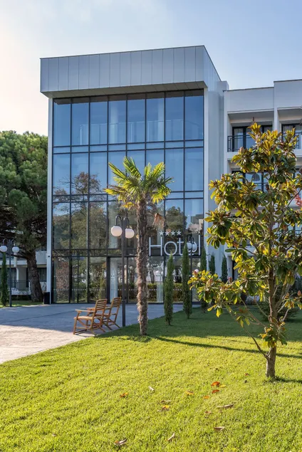 iHotel Sunny Beach - Image 1